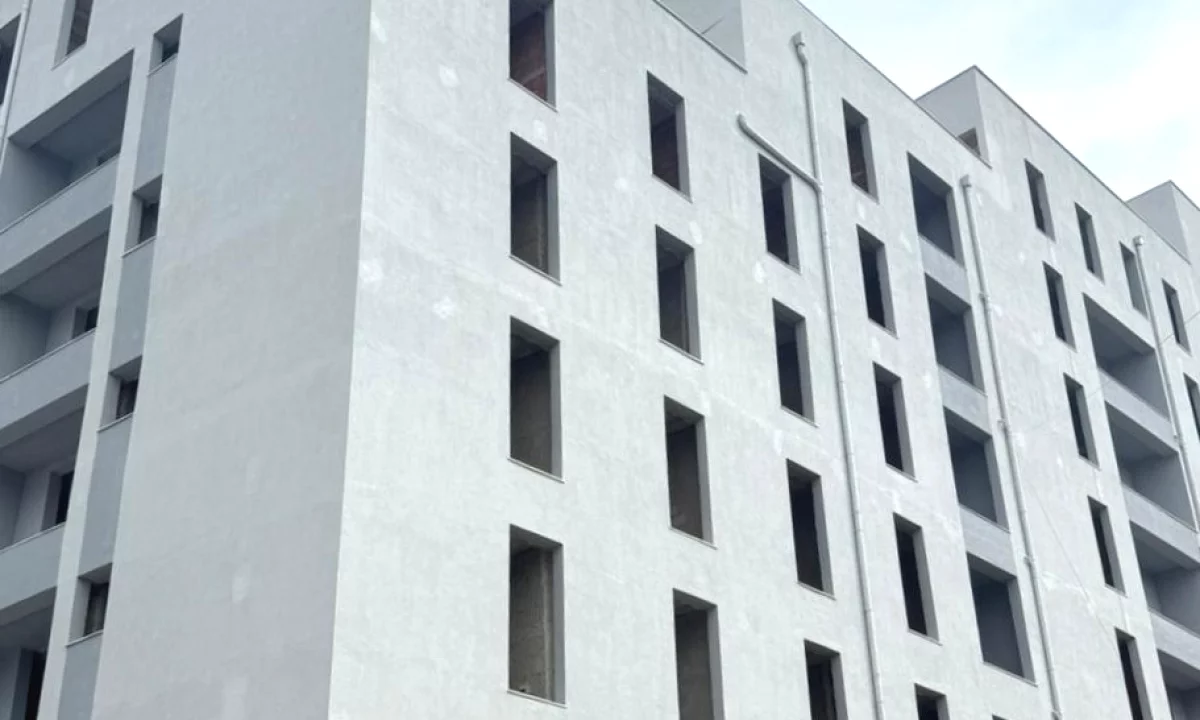 Shtepi ne shitje Apartament ne Tirane, 1+1, Mobilimi Bosh, pa mobiluar, Pagesa 132,000  Euro.