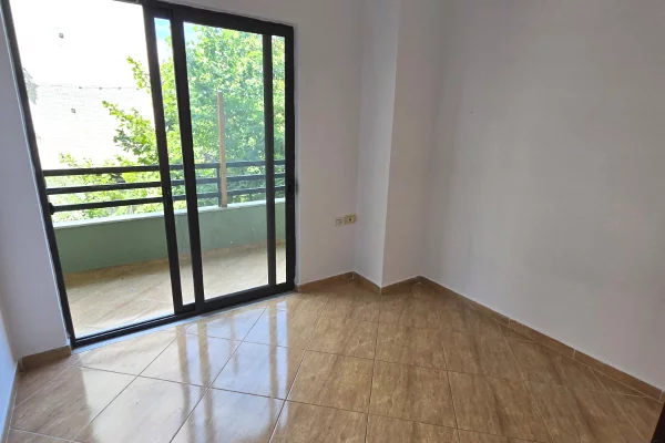 Shtepi me qera Apartament ne Tirane, 2+1, Mobilimi Bosh, pa mobiluar, Pagesa 40,000  Leke.