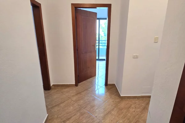 Shtepi me qera Apartament ne Tirane, 2+1, Mobilimi Bosh, pa mobiluar, Pagesa 40,000  Leke.