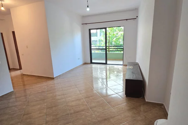 Shtepi me qera Apartament ne Tirane, 2+1, Mobilimi Bosh, pa mobiluar, Pagesa 40,000  Leke.