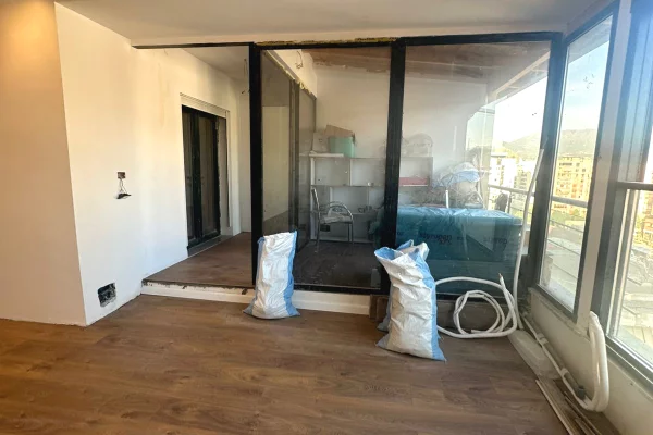 Shtepi ne shitje Apartament ne Tirane, 2+1, Mobilimi Bosh, pa mobiluar, Pagesa 290,000  Euro.