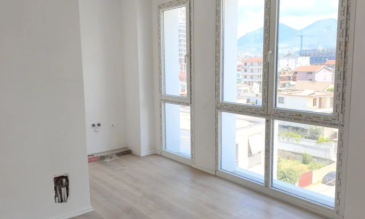 Shtepi ne shitje Apartament ne Tirane, 1+1, Mobilimi Bosh, pa mobiluar, Pagesa 132,000  Euro.