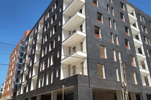 Shtepi ne shitje Apartament ne Tirane, 2+1, Mobilimi Bosh, pa mobiluar, Pagesa 118,640  Euro.