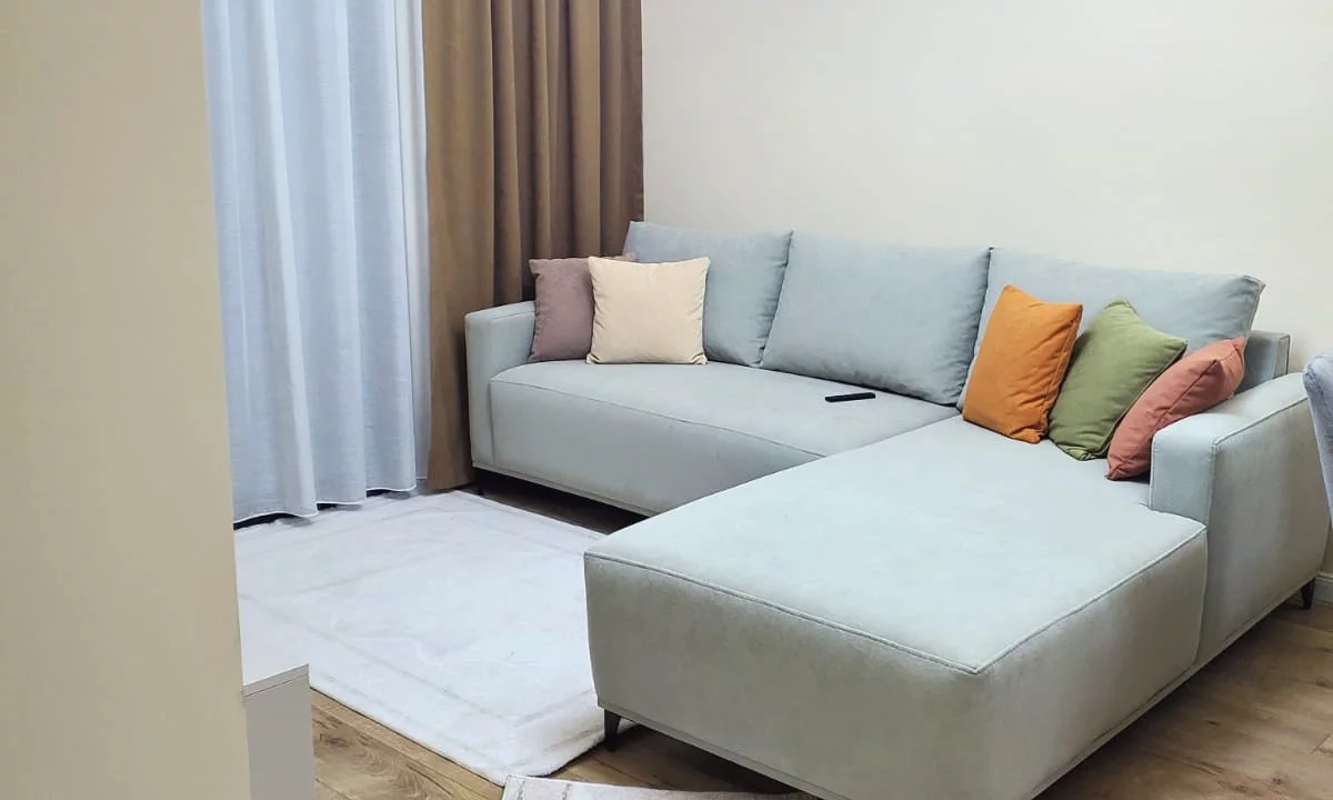 Shtepi me qera Apartament ne Tirane, 1+1, Mobilimi E mobiluar, Pagesa 1,000  Euro.