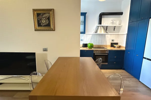 Shtepi me qera Apartament ne Tirane, 2+1, Mobilimi Pjeserisht e mobiluar, Pagesa 1,000  Euro.