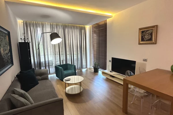 Shtepi me qera Apartament ne Tirane, 2+1, Mobilimi Pjeserisht e mobiluar, Pagesa 1,000  Euro.