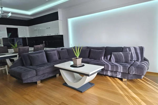 Shtepi me qera 2+1 ne Tirane - 90,000 Leke