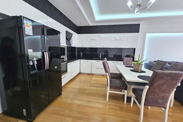 Shtepi me qera Apartament ne Tirane, 2+1, Mobilimi E mobiluar, Pagesa 90,000  Leke.