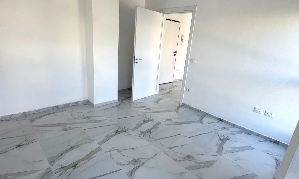 Shtepi me qera Apartament ne Tirane, 1+1, Mobilimi Bosh, pa mobiluar, Pagesa 40,000  Leke.