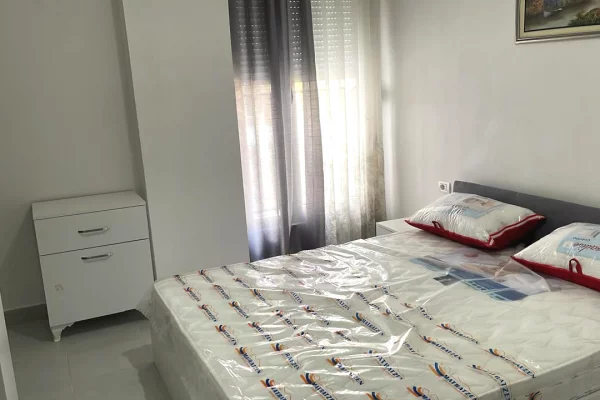 Shtepi me qera Apartament ne Tirane, 2+1, Mobilimi E mobiluar, Pagesa 55,000  Leke.