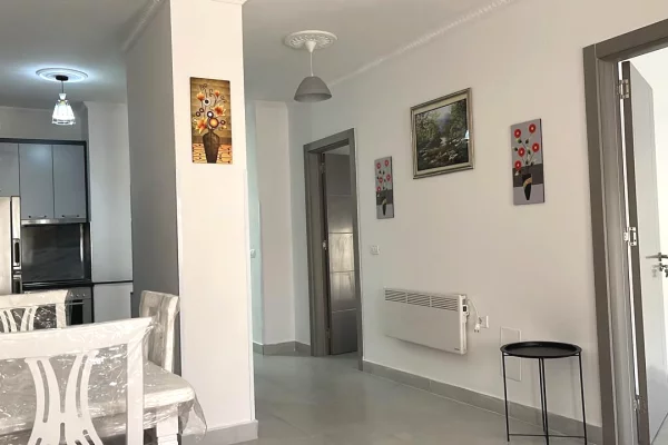 Shtepi me qera Apartament ne Tirane, 2+1, Mobilimi E mobiluar, Pagesa 55,000  Leke.