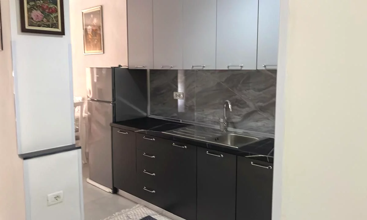 Shtepi me qera Apartament ne Tirane, 2+1, Mobilimi E mobiluar, Pagesa 55,000  Leke.