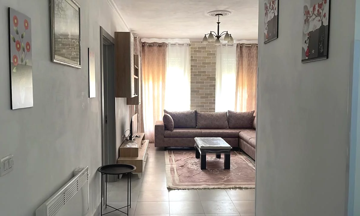 Appartamento in affitto a Tirana 2+1, Arredato