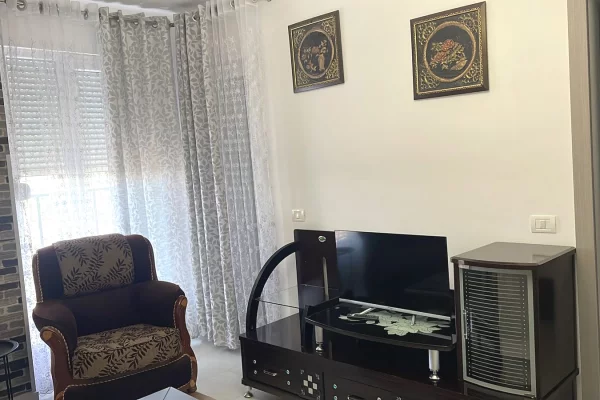 Appartamento in affitto a Tirana 2+1, Arredato