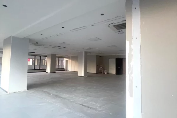 Ambient biznesi me qera 3+1 ne Tirane - 5,312 Euro