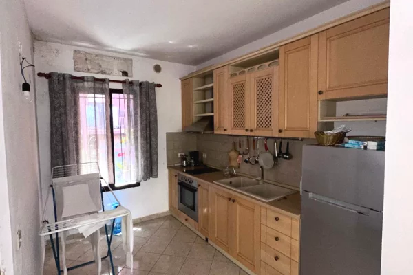 Shtepi me qera Apartament ne Tirane, 1+1, Mobilimi E mobiluar, Pagesa 600  Euro.