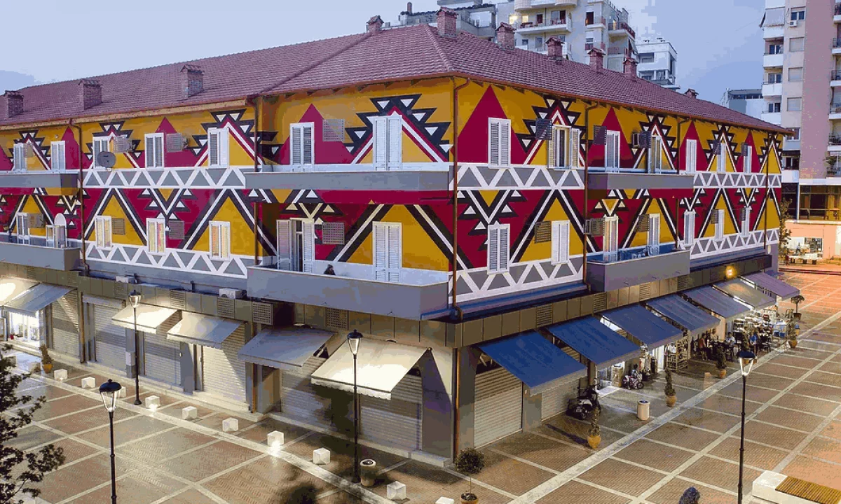 🏢✨ Zyre me Qira – Pazari i Ri, Tirane ✨🏢