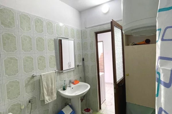 Shtepi me qera Apartament ne Tirane, 1+1, Mobilimi E mobiluar, Pagesa 45,000  Leke.