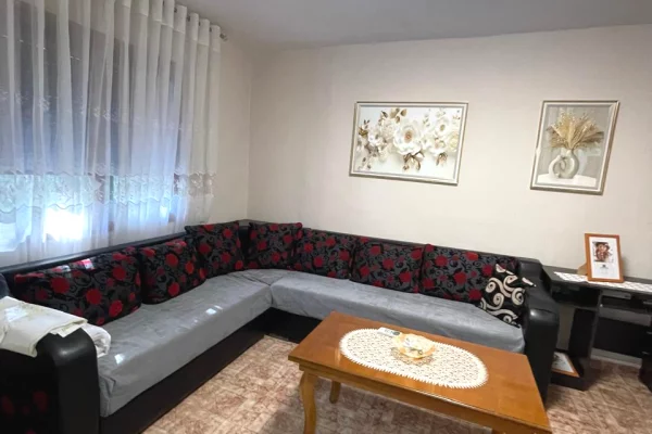 Shtepi me qera Apartament ne Tirane, 1+1, Mobilimi E mobiluar, Pagesa 45,000  Leke.