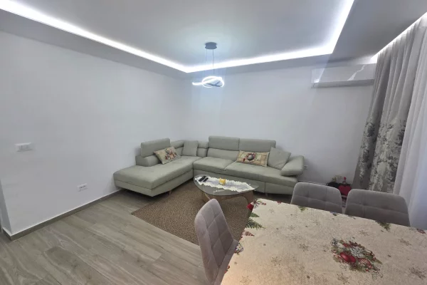 Shtepi ne shitje Apartament ne Tirane, 2+1, Mobilimi E mobiluar, Pagesa 188,000  Euro.
