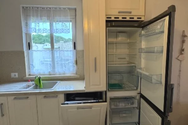 Shtepi ne shitje Apartament ne Durres, 2+1, Mobilimi E mobiluar, Pagesa 200,000  Euro.