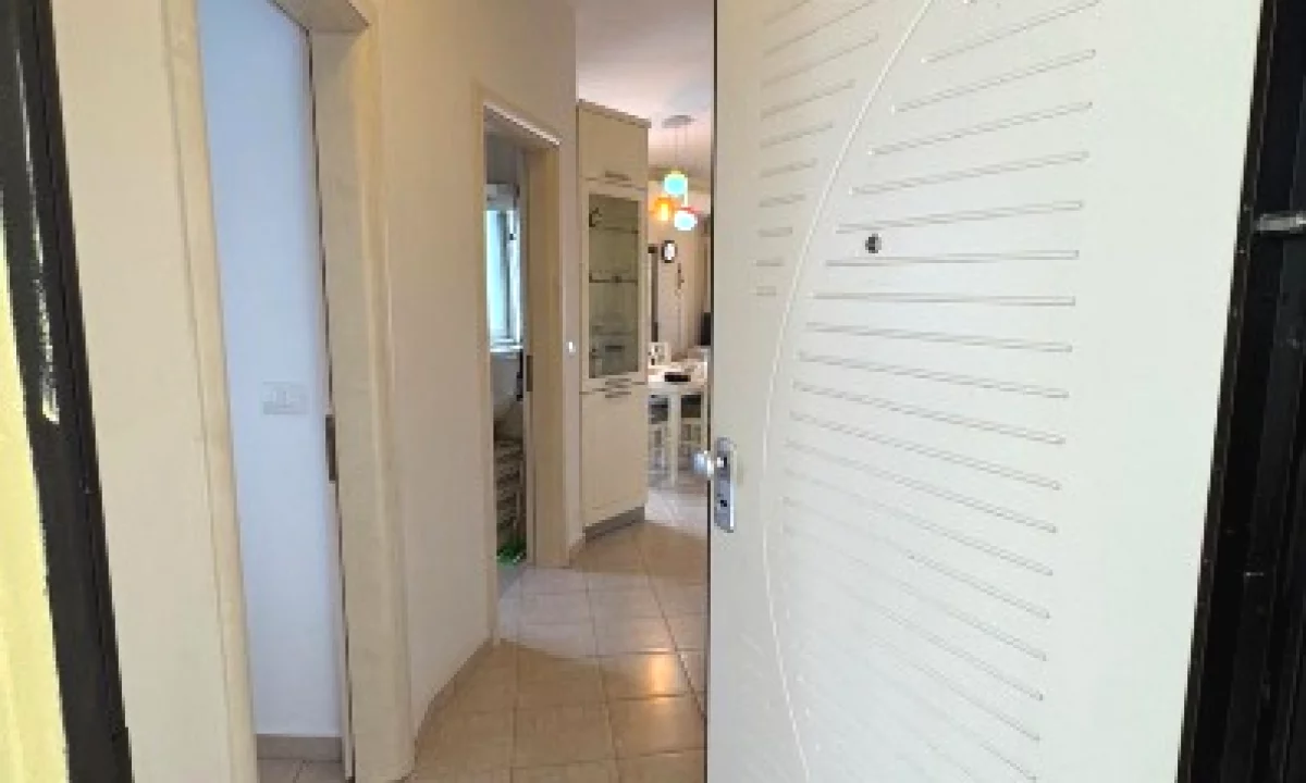 Shtepi ne shitje Apartament ne Durres, 2+1, Mobilimi E mobiluar, Pagesa 200,000  Euro.