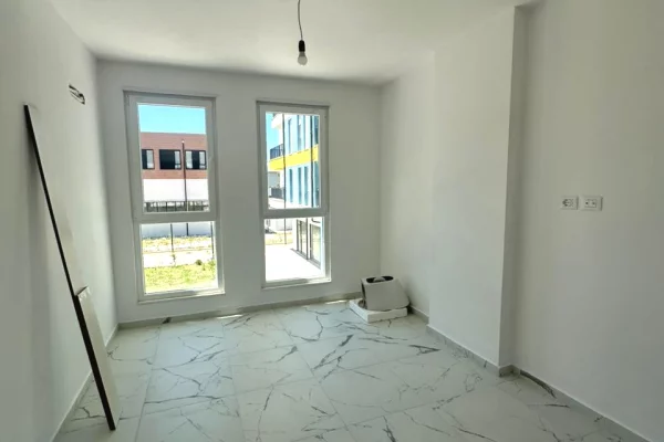 Ambient biznesi me qera 3+1 ne Tirane - 450 Euro