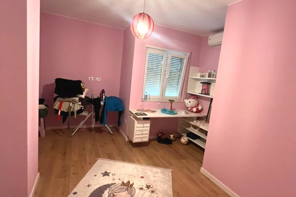 Shtepi ne shitje Apartament ne Tirane, 2+1, Mobilimi E mobiluar, Pagesa 287,000  Euro.