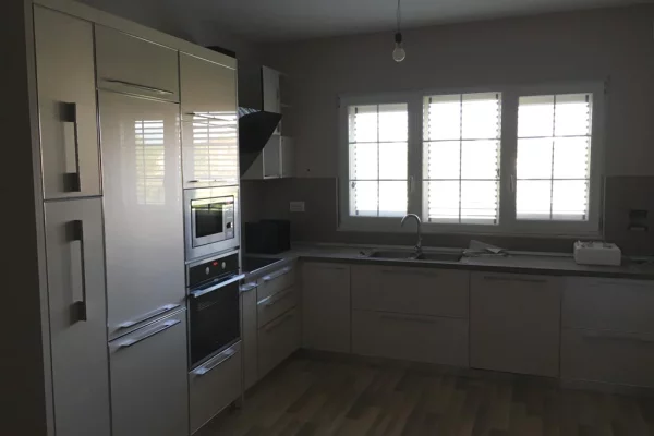 Shtepi me qera Vila Luksoze ne Tirane, 5+1, Mobilimi Bosh, pa mobiluar, Pagesa 3,000  Euro.
