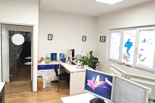 🏢 Jepet me Qira Ambient Zyre ne Bllok, prane Juvenilja