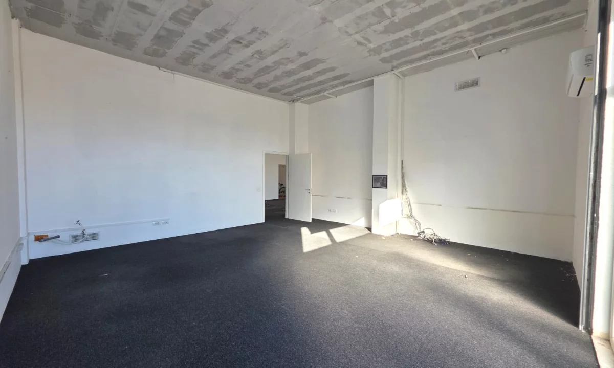 🏢✨ Jepet me Qira Ambient Biznesi 1000 m2 – Lokacion Strategjik