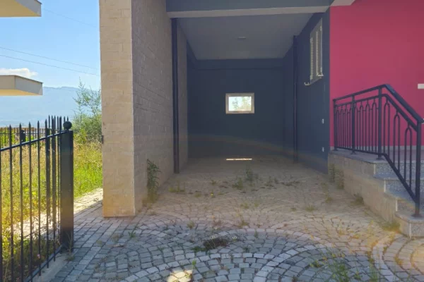 Shtepi me qera 5+1 ne Tirane - 4,000 Euro