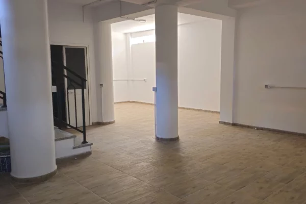 Shtepi me qera Vila Luksoze ne Tirane, 5+1, Mobilimi Bosh, pa mobiluar, Pagesa 4,000  Euro.
