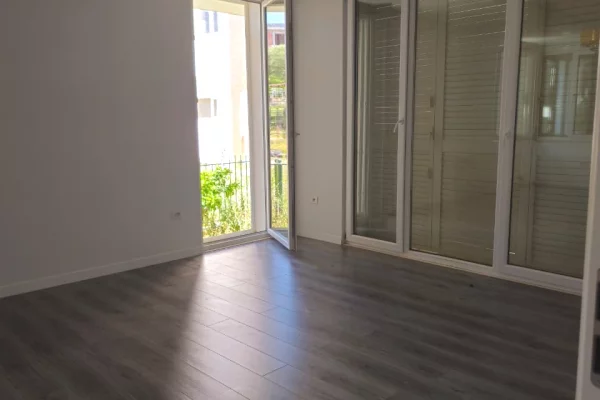 Shtepi me qera Vila Luksoze ne Tirane, 5+1, Mobilimi Bosh, pa mobiluar, Pagesa 4,000  Euro.