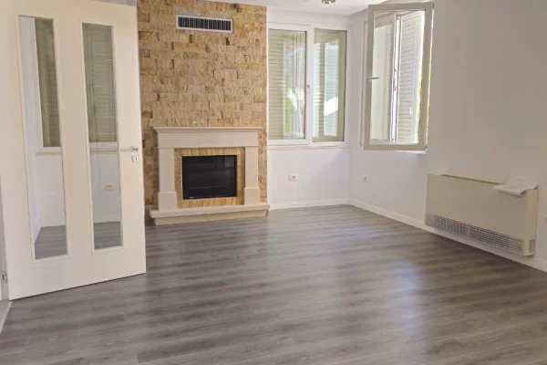 Shtepi me qera Vila Luksoze ne Tirane, 5+1, Mobilimi Bosh, pa mobiluar, Pagesa 4,000  Euro.