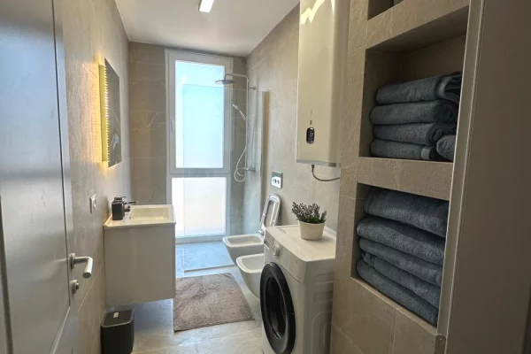 Shtepi me qera Apartament ne Tirane, 1+1, Mobilimi E mobiluar, Pagesa 60,000  Leke.