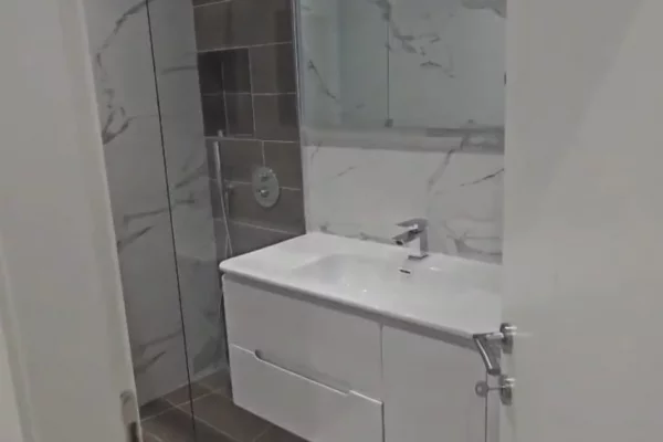 Shtepi me qera Shtepi Private ne Tirane, 1+1, Mobilimi E mobiluar, Pagesa 450  Euro.