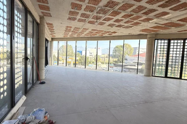 🏢✨ Godine Biznesi me Qira ne Autostraden Tirane–Durres, prane Doganes ✨🏢  