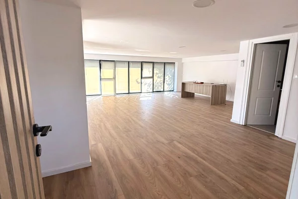🏢✨ Godine Biznesi me Qira ne Autostraden Tirane–Durres, prane Doganes ✨🏢  