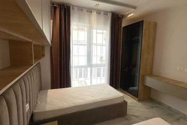 Shtepi ne shitje Apartament ne Durres, 2+1, Mobilimi E mobiluar, Pagesa 190,000  Euro.