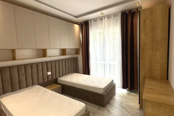 Shtepi ne shitje Apartament ne Durres, 2+1, Mobilimi E mobiluar, Pagesa 190,000  Euro.