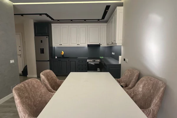Shtepi ne shitje Apartament ne Tirane, 3+1, Mobilimi E mobiluar, Pagesa 200,000  Euro.