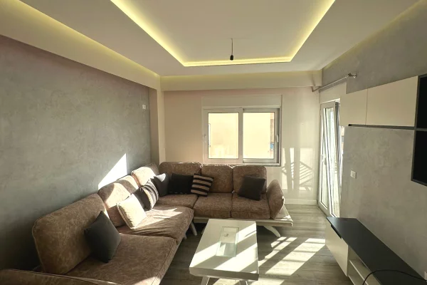 Shtepi ne shitje Apartament ne Tirane, 3+1, Mobilimi E mobiluar, Pagesa 200,000  Euro.