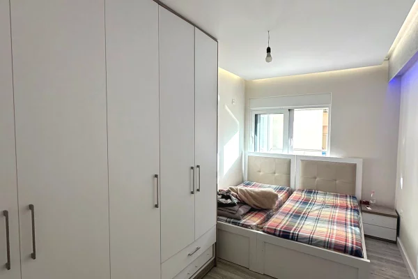Shtepi ne shitje Apartament ne Tirane, 3+1, Mobilimi E mobiluar, Pagesa 200,000  Euro.