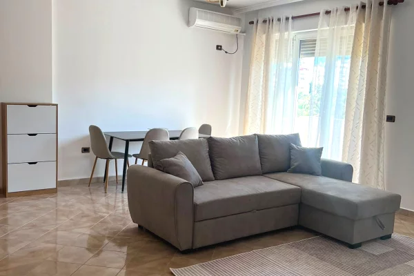 Shtepi me qera Apartament ne Tirane, 1+1, Mobilimi E mobiluar, Pagesa 60,000  Leke.
