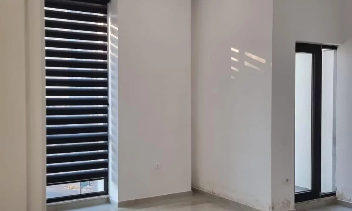 🏢 JEPET ME QIRA AMBIENT KOMERCIAL – FARMACIA 10