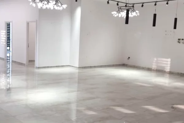 🏢 JEPET ME QIRA AMBIENT KOMERCIAL – FARMACIA 10
