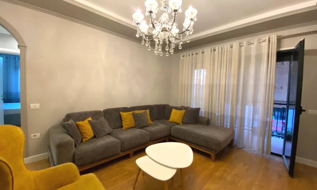 Shtepi me qera Apartament ne Tirane, 3+1, Mobilimi E mobiluar, Pagesa 85,000  Leke.