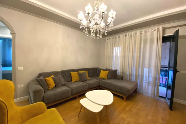 Shtepi me qera 3+1 ne Tirane - 85,000 Leke