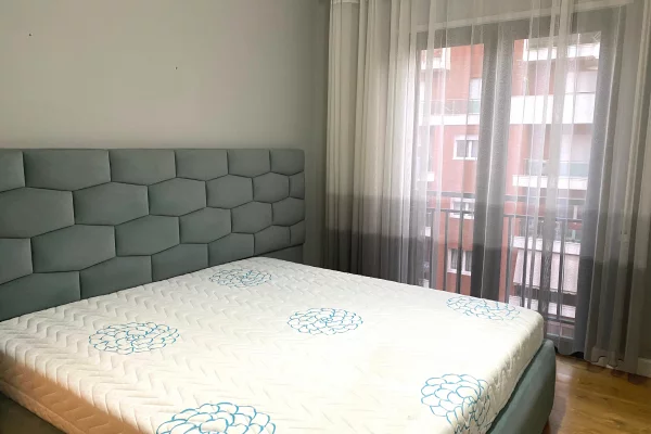 Shtepi me qera Apartament ne Tirane, 3+1, Mobilimi E mobiluar, Pagesa 85,000  Leke.